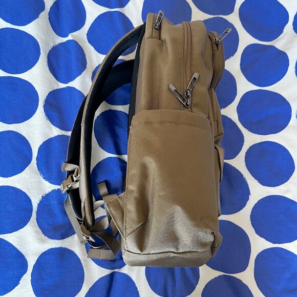 NWOT Lululemon Cruiser 23L backpack - Picture 6 of 7